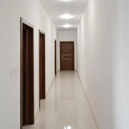 Appartement Lorenza Letting *